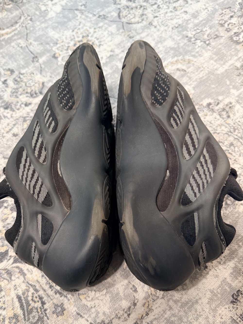 Adidas Yeezy 700 V3 Dark Glow GX6144 Men’s Size 9 Black Sneakers - Picture 7 of 10